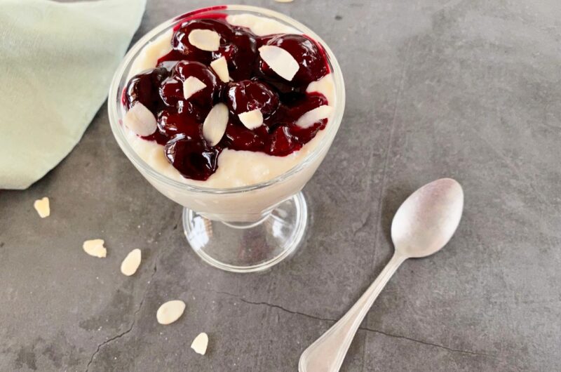 Deense Rijstpudding met amandelen en kersen